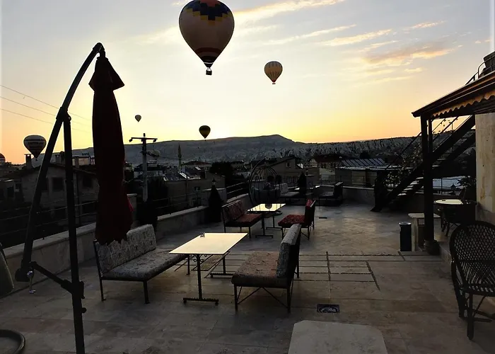 מלון Balloon Cave 4*