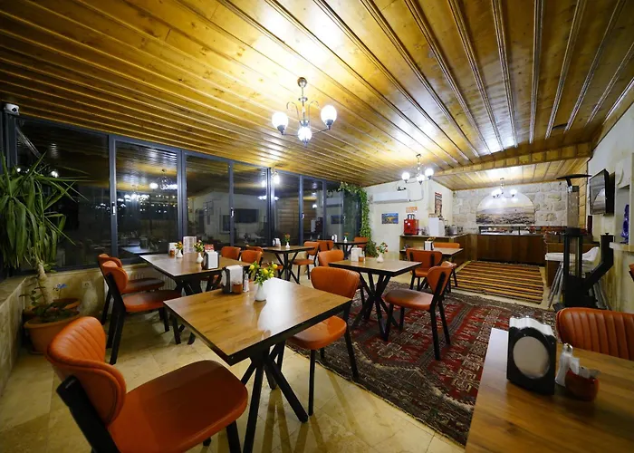 מלון Balloon Cave 4*